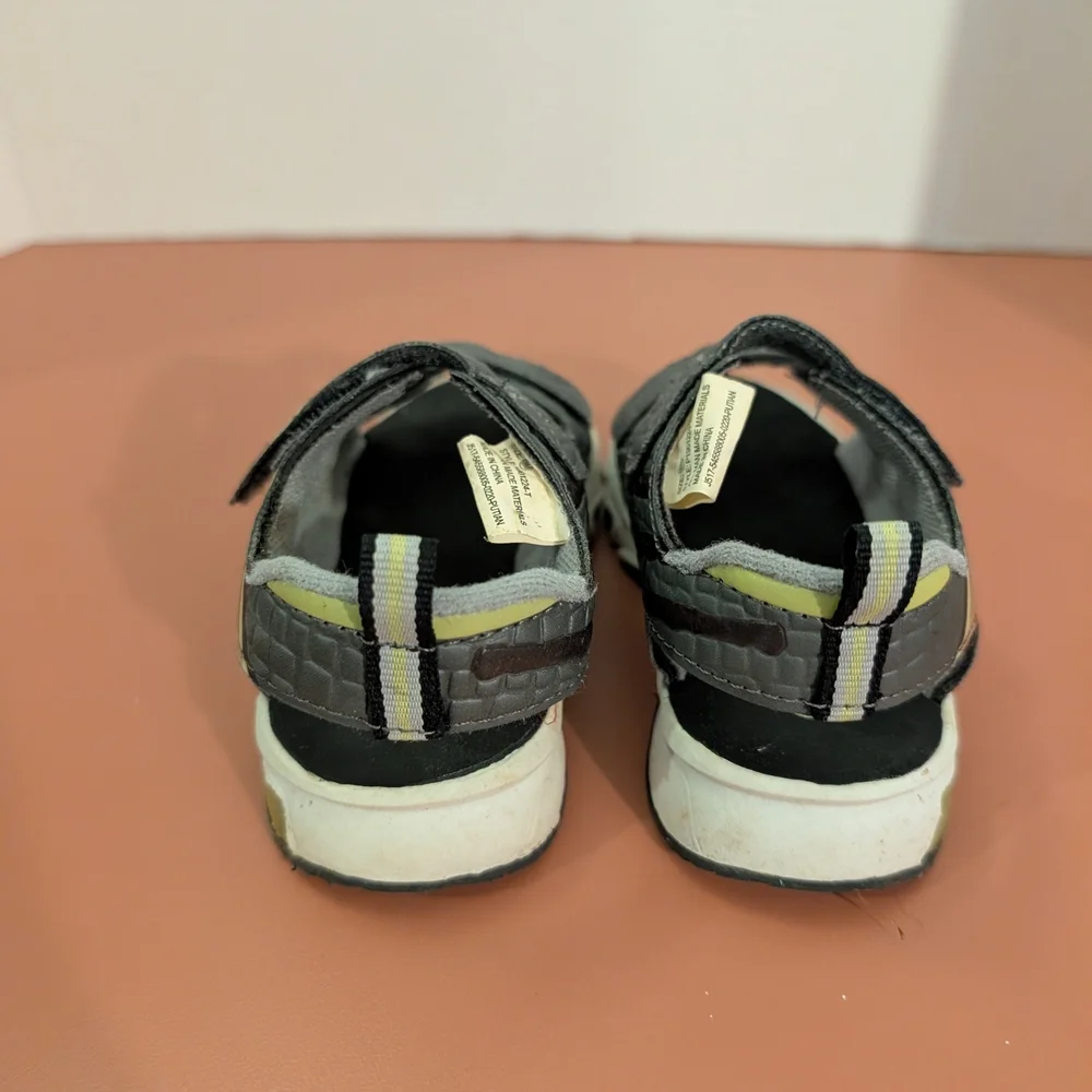 Jurassic World Toddler Boy Open-Toe Sandals in Size 8